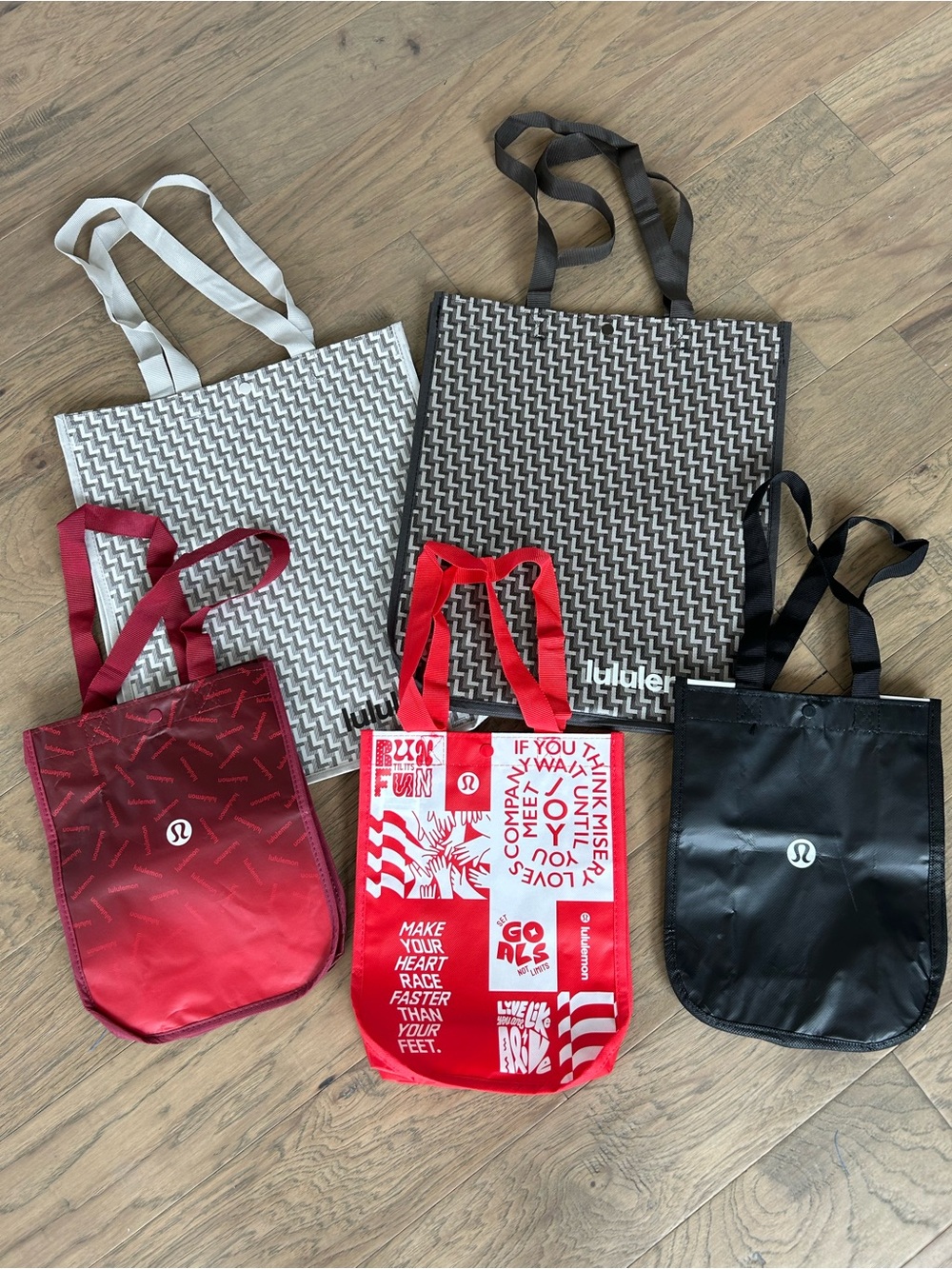 Bundle of Lululemon Reusable bags. Two Medium/Three Small Grey, Black , and Red